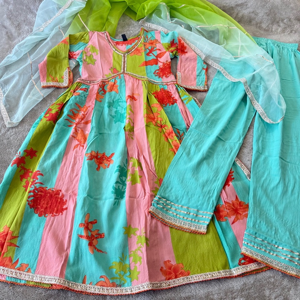 Women’s Indian outfit Multicolor Floral Salwar Suit Size L
